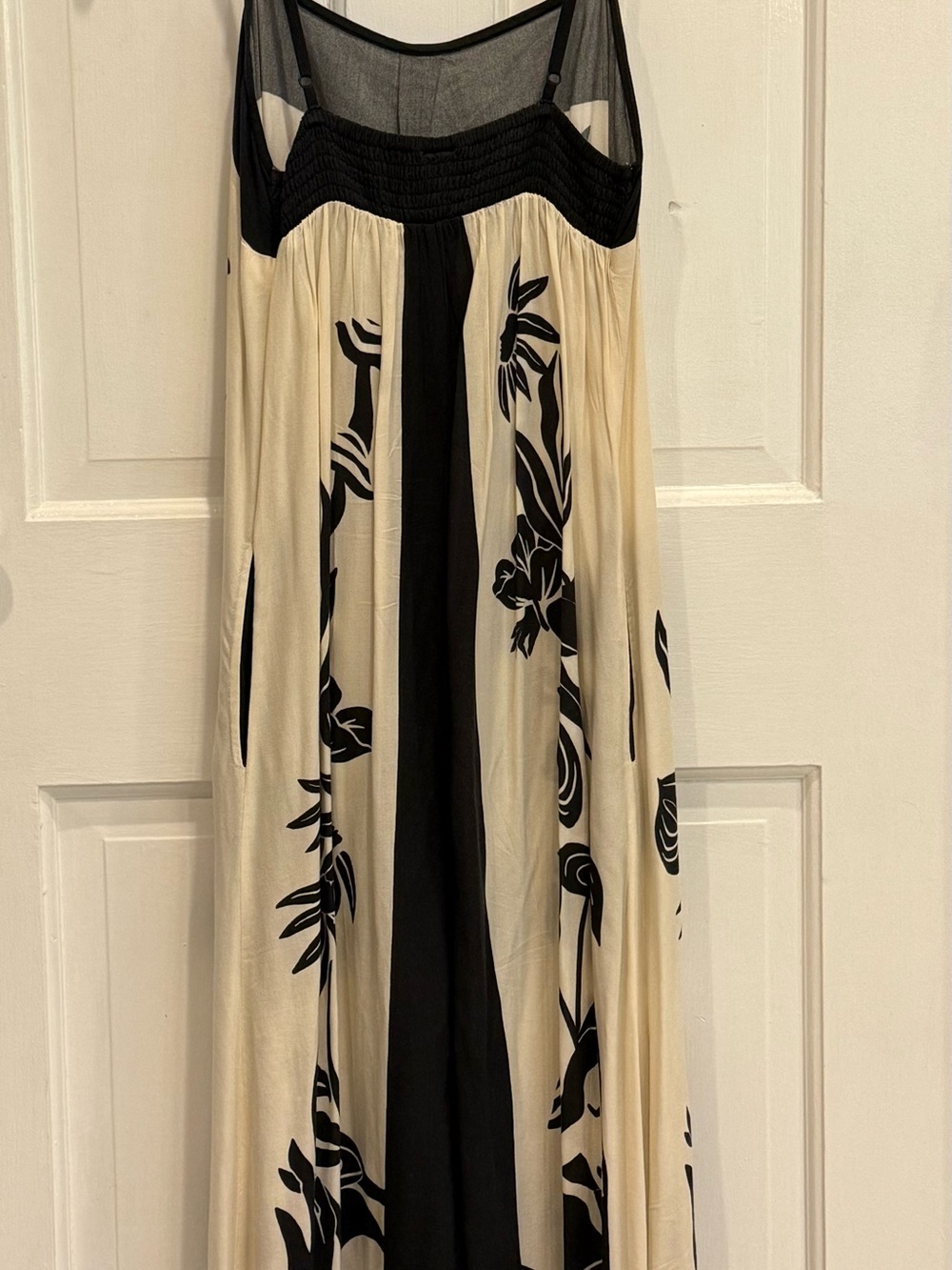 FARM Rio Black and White Floral-Print Midi Dress - Picture 5 of 7